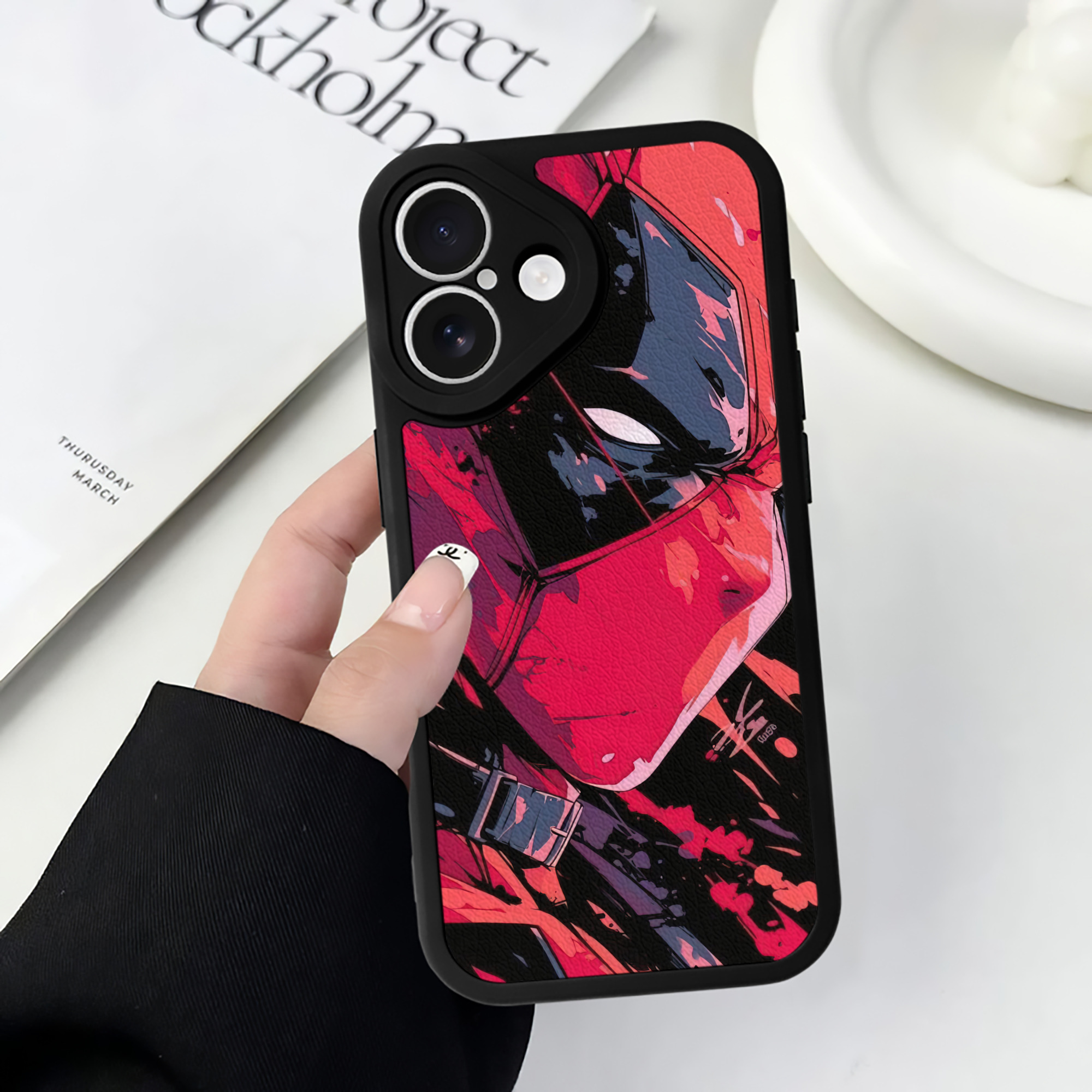（画像用） Deadpool デッドプール 【iPhone 16シリーズ対応】シリコンスマホケース（レザー調） 材質：シリコン